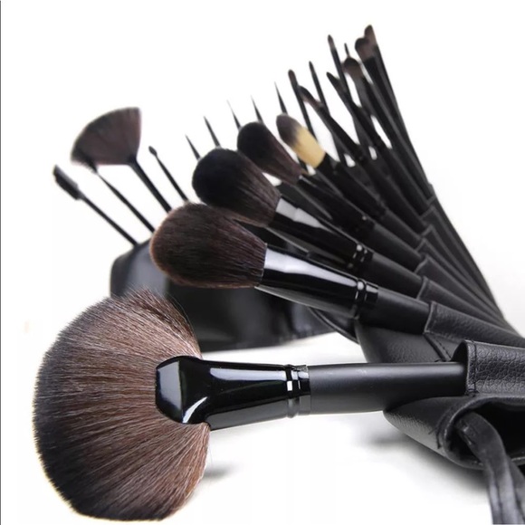 Other - New 24pcs Makeup Brush With Case